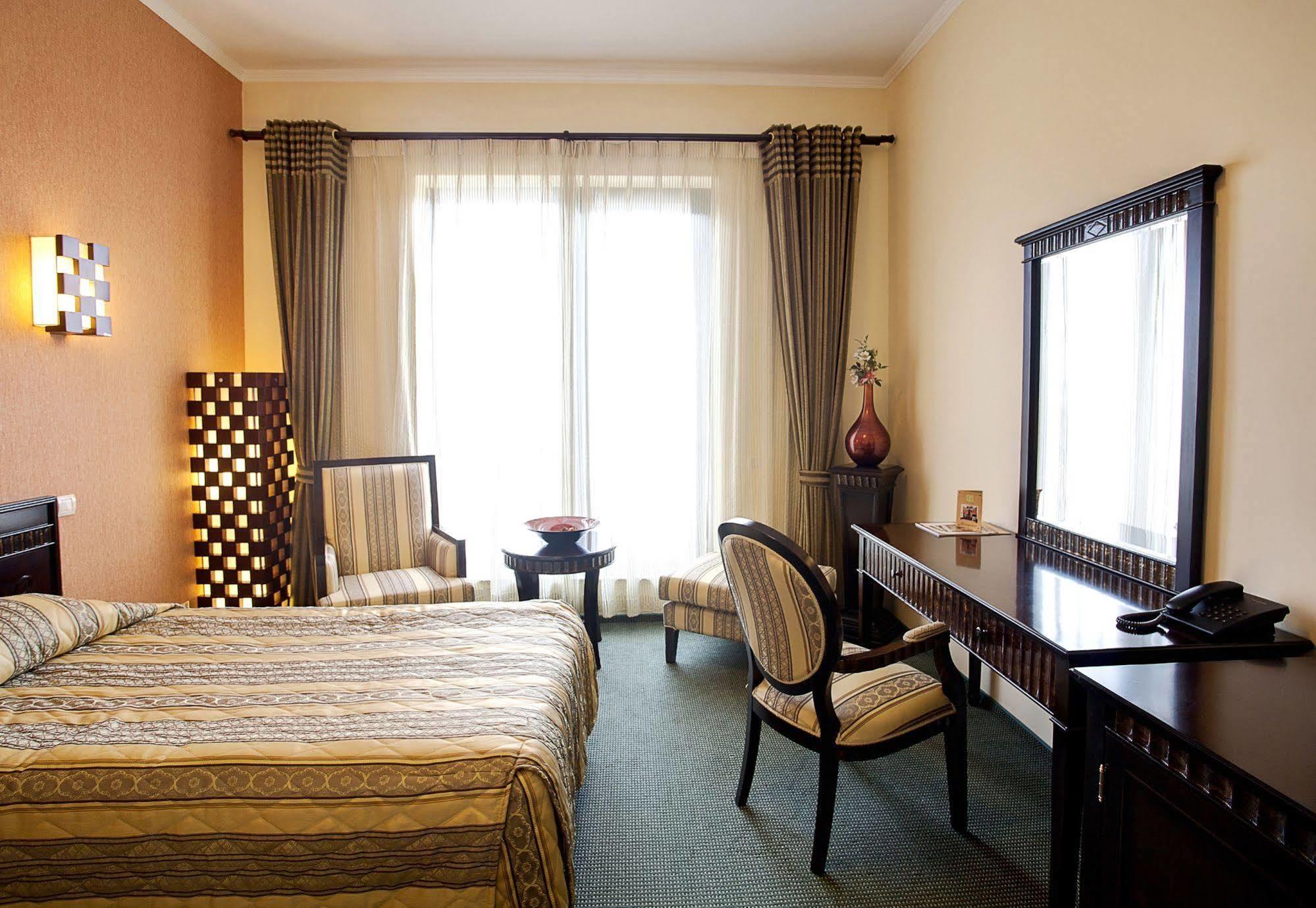 Hotel Tecadra Bucarest Extérieur photo